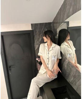 Comfortable and Chic: Moonlight White Silk Loungewear for Women